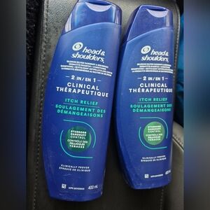 2 Head & Shoulders Clinical Therapeutic 2-in-1 Anti-DandruffItch Relief Shampoo